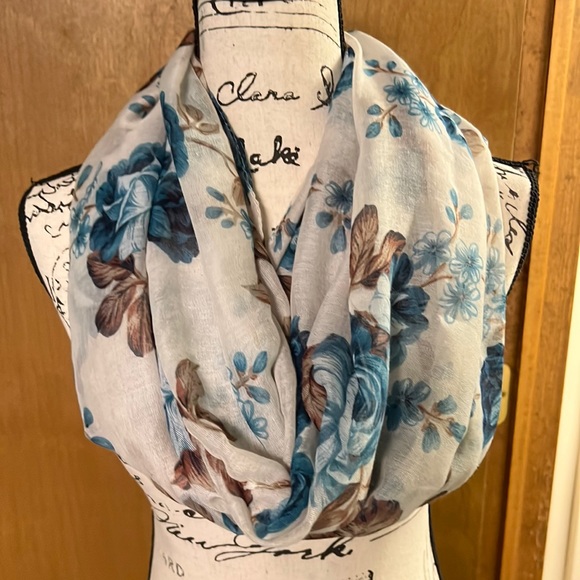 Infinity scarf - Picture 1 of 4